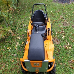 Tondeuse fiable AS 900 Enduro avec moteur bicylindre de 16 ch et coupe de 90 cm, siège réglable et éjection latérale - Product Image 4