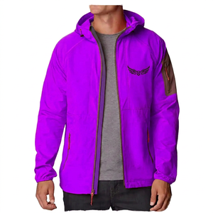Veste coupe-vent à capuche rouge pour homme, décontractée, pour l'extérieur, fermeture éclair sur le devant, couleur unie, en polyester, avec logo imprimé sur les ailes - Product Image 3