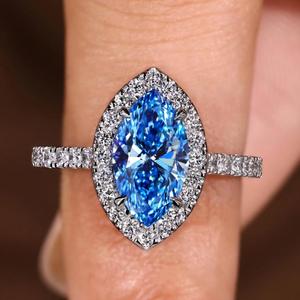 Anillo de compromiso de oro macizo con diamante azul talla marquesa y halo de piedras redondas en racimo, joyería nupcial de lujo para ella - Product Image 1