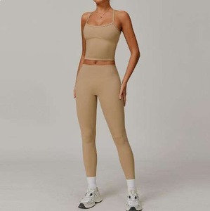 Conjunto Deportivo para Mujer, Top Transpirable de Color Personalizado y Leggings de Cintura Alta Acanalados, Conjunto de Yoga con Logotipo Frontal - Product Image 4