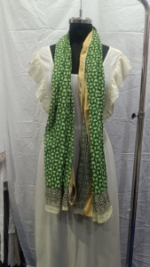 Paréo Sarong Exclusif Vert Émeraude à Motif Géométrique pour Femme, Bordure Noire Contrastante, Style Artistique Bohème, Tenue de Plage Tendance - Product Image 3