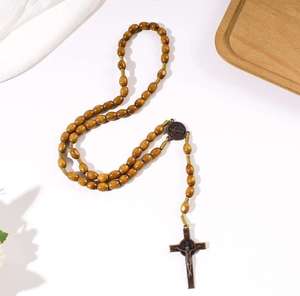 Chapelet catholique fait main en perles de verre facettées de 8 mm avec crucifix doré et médaille Sacré-Cœur - Product Image 1