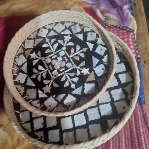 Plateau de service décoratif poli et durable avec poignées, décoration de table basse ottomane, style coquille en rotin, artisanat en bois d'Inde - Product Image 4