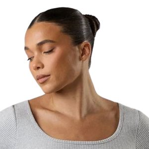 Haut court côtelé gris clair à col carré et manches longues pour femme – T-shirt décontracté extensible et ajusté, doux et élégant pour le quotidien - Product Image 3