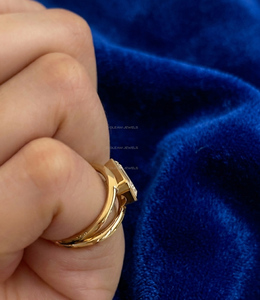 Anillo de compromiso horizontal con diamante de laboratorio de 3 quilates con corte esmeralda, engaste de bisel, oro amarillo de 14K, doble banda de boda, estilo nupcial moderno - Product Image 5