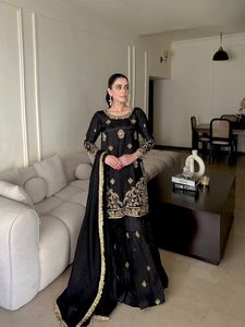 Elegante Conjunto Kurti Sharara para Mujer, Ropa Étnica Elegante, Perfecta para Bodas, Fiestas y Uso Diario, Cómodo y de Diseño - Product Image 3