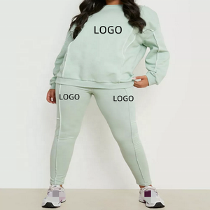 Ensemble deux pièces streetwear d'hiver personnalisé pour femme en velours uni, comprenant une veste courte à capuche zippée avec poches et un pantalon de jogging - Product Image 1