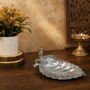 Bandeja Decorativa de Plata Plateada Hecha a Mano en India, con Forma de Hoja de Pavo Real, Estilo Art Deco, para Sala de Estar, Centro de Mesa para Diwali - Product Image 4