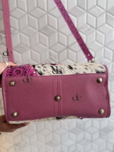 Nuevo Bolso de Hombro de Cuero Tallado a Mano, de Diseño de Lujo, con Pelo de Vaca, Estilo Bohemio Gitano, Hecho a Mano y Elegante - Product Image 4