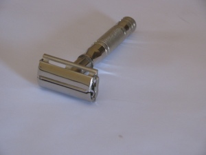 Butterfly Double Edge Safety Razor for Precise Comfortable Shaving MACLURA SURGICAL <b>Men's</b> Classic Single Blade Body & <b>Bikini</b> Use - Product Image 1
