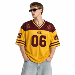 Camiseta Deportiva Retro Unisex de Alta Calidad, Estilo Oversize con Hombros Caídos, Diseño Clásico de Fútbol Americano, Personalizable con Número en Relieve - Product Image 2
