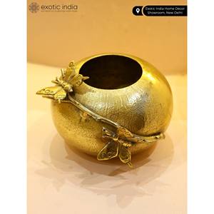 Olla de latón de diseñador hecha a mano de 7 pulgadas para decoración del hogar y artículo de regalo Hecho EN LA India Artículo hecho a mano - Product Image 4