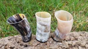 Verre à shot naturel en corne de Viking avec bouchon à paille pour les amateurs de vin, fabriqué à la main en Inde - Product Image 1