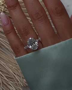 Bague de fiançailles ovale en diamant de laboratoire 4 carats, or massif 10K 14K 18K, avec accent marquise, bijoux de mariage pour femme, vente en gros personnalisée - Product Image 1