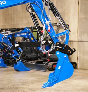 Mini-excavatrice sur chenilles R22PRO avec commande PLC, hydraulique HYDAC, moteur et boîte de vitesses haute performance, garantie 4 ans - Product Image 4