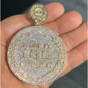 Colgante de Moissanita Personalizado con Gancho, Plata de Ley 925 Bañada en Oro, Letras Estilo HipHop, Joyería Fina, Regalo, Amuleto con Forma - Product Image 1