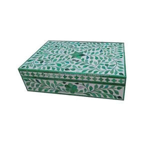 Caja de Almacenamiento de Joyas de Resina Pulida Hecha a Mano |   Recuerdo Artesanal Único de la India con Tema de Amor, Regalos Premium para Bodas y Fiestas - Product Image 6