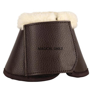 Botas de neopreno para caballos Comfort Softopren diseñadas para brindar protección y comodidad superiores para su caballo durante las paseos. - Product Image 3