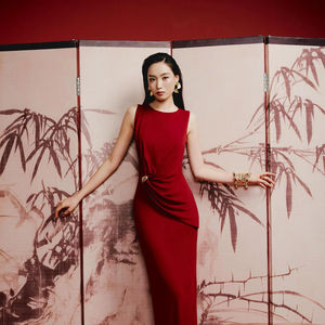 Vestido maxi rojo cómodo, ligero y elástico, estilo bodycon, color burdeos, ideal para cócteles elegantes. - Product Image 1