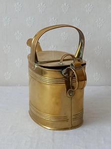 Arrosoir en métal de haute qualité, parfait pour arroser les semis et les jeunes plantes avec soin, fabriqué à la main en Inde - Product Image 4