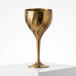 Ensemble de 2 flûtes à champagne en laiton gravé à la main, plaqué or, style vintage royal, gobelets à vin de luxe en promotion - Product Image 4