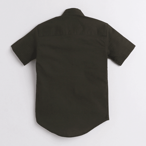 ลายจุดครึ่งแขนสั้นปักลายกวางเคอร์ต้า-สีเขียว - Product Image 2