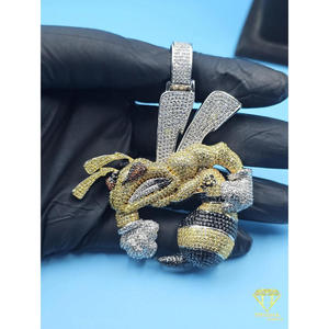 Pendentif Lapin Cartoon Personnalisé Sertie de Diamants Moissanite VVS et Finition Or Blanc, Bijoux Hip Hop - Product Image 5