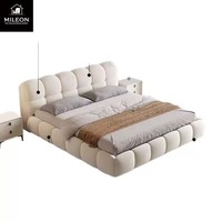 Lit en tissu capitonné moderne minimaliste de style français avec motif crème flottant en pâte feuilletée, pattes de chat
