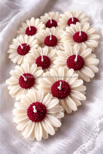 Artisanal Botanical Sculptural Candles – Realistic Daisy Design Scented Home Accent - Product Image 3