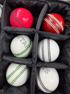 Balón de Cricket de Cuero Cosido a Mano de Primera Calidad al por Mayor, Grado A, Tamaño Adulto, 156 g, Color Blanco, Balón de Partido con Logotipo Personalizado, Suministro de Fábrica - Product Image 5