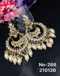 Boucles d'oreilles chandelier traditionnelles pour femmes, design géométrique, en alliage, perles, pour mariage - Product Image 6