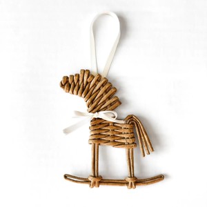 Ornement suspendu en rotin fait main en forme de cerf, style vintage de haute qualité, décoration de sapin de Noël, maison chaleureuse - Product Image 1