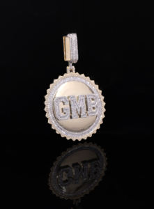 Colgante Personalizado de Aleación Chapada en Oro con Diseño de Hielo y Diamantes Esmerilados Estilo Hip Hop - Product Image 3