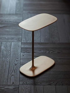 Table d'appoint au design élégant - laiton brossé, table d'appoint moderne minimaliste de luxe, pied fin de qualité supérieure, table en forme de C - Product Image 3