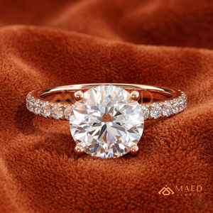 Élégante bague de mariage croisée en or rose plaqué, avec moissanite diagonale romantique, bijou de mariée unique en or rose - Product Image 1