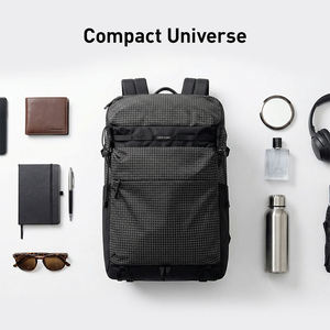 Sac à dos pour ordinateur portable en tissu ripstop noir, résistant à l'eau, style techwear moderne - Product Image 2