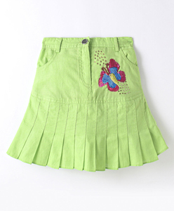 Haut en denim tissé et orné Elaisha avec jupe et magnifique patch papillon - Bleu et vert lime - Product Image 3