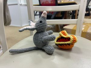 Muñeca de Lana Hecha a Mano en Vietnam, Figura de Fibra Suave para Decoración de Cuarto de Niños, Exhibición en Estantes y Regalos Originales, Suministro al por Mayor - Product Image 1