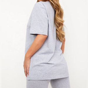 T-shirt confortable pour femmes, col rond, style décontracté, conçu pour un usage quotidien, en matière douce et légère, avec des couleurs tendance et une coupe décontractée - Product Image 2