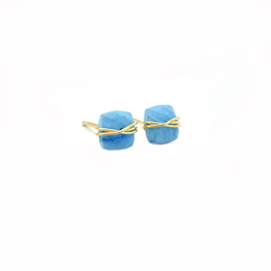 Boucles d'oreilles en turquoise naturelle |   Boucles d'oreilles clous tendance plaquées or avec pierres précieuses taille coussin de 8 mm - Product Image 4