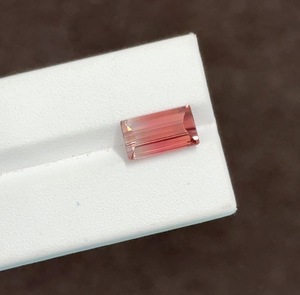 Turmalina Bicolor Natural de 6.04 Quilates, 13.5x7.5mm, Corte Octogonal, con Juego de Color, para Joyería Fina - Product Image 2