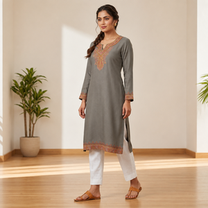 Kurti Pheran en cachemire gris chaud avec broderie Paisley Sozni, look moderne, acheter directement auprès du créateur - Product Image 2