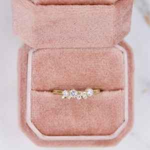 แหวนเพชรเลี้ยงในห้องปฏิบัติการทรงบริลเลียนต์แบบคลัสเตอร์เรียบหรู สามารถสวมซ้อนกันได้ แหวนเส้นเล็กประดับเพชรทองคำแท้ 14K แบบหนามเตย สำหรับทั้งชายและหญิง ของขวัญเครื่องประดับ - Product Image 3