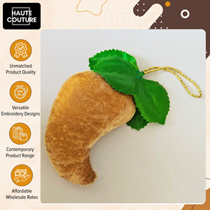Adornos Colgantes Festivos en Forma de Mango Hechos a Mano en India con Tela de Terciopelo Bordada de Calidad Excepcional a un Precio Nominal - Product Image 5