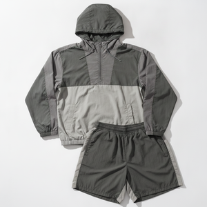 Conjunto de Chaqueta Cortavientos con Capucha y Pantalones Cortos para Hombre, Color Gris con Bloques de Color, Estilo Casual, Ropa de Otoño, Secado Rápido, Tejido de Poliéster - Product Image 1