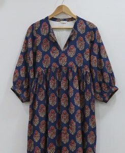 Vestido Midi/Maxi de Algodón 100% Suave, Hecho a Mano, para Todas las Temporadas, con Estampado Floral Tie-Dye y Dibujo a Mano, Cintura Natural, Ideal para Oficina - Product Image 3