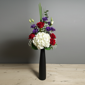 Vase à fleurs en métal noir mat de qualité supérieure, doté d'une finition texturée et d'une silhouette élancée et fine pour la décoration moderne de la maison - Product Image 2