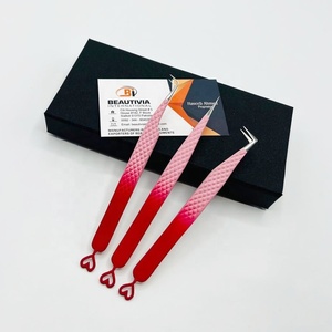 Pinzas de extensión de pestañas rojas y rosas de dos tonos Diseño de corazón de acero inoxidable en la parte inferior Pinzas de pestañas con logotipo personalizado - Product Image 5