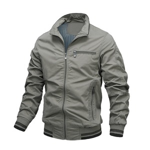 Blouson bomber beige pour homme, manches régulières, fermeture éclair, coupe-vent, décontracté, pour l'automne, en polyester et coton, col montant - Product Image 4