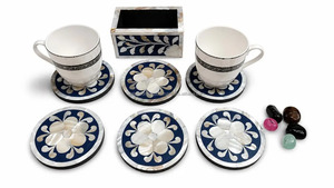 Posavasos Redondos de Nácar Multicolor Hechos a Mano con Incrustaciones de Perlas Naturales, Juego de Posavasos y Alfombrillas Contemporáneos de Falak World Exports - Product Image 3